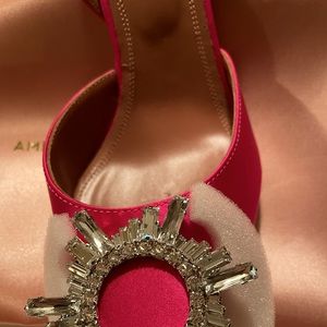 Amina Muaddi Size 37 new with box and dust bags.
$1,295.